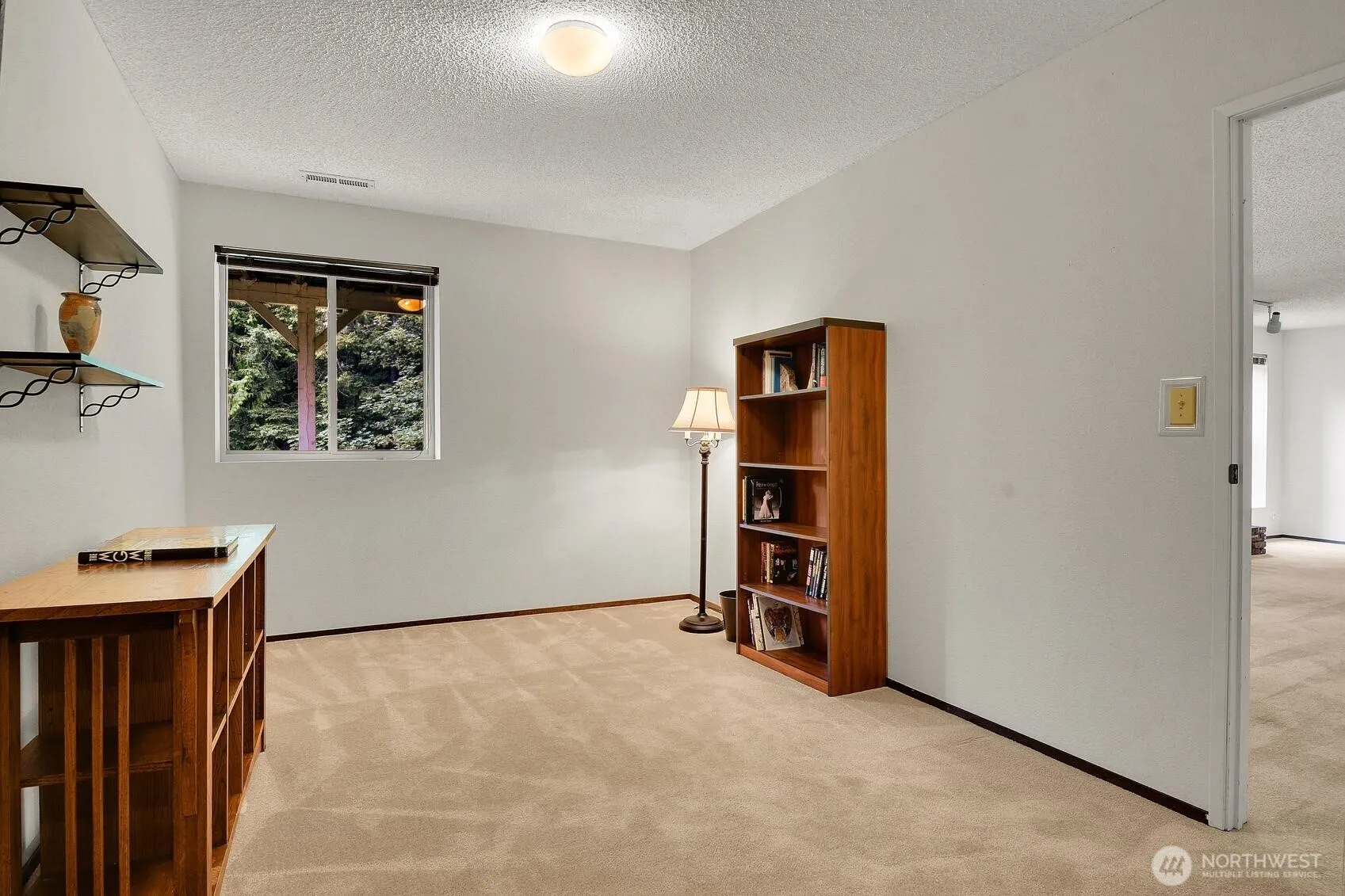24520 SE 24th Street , Sammamish, WA 98075-9704