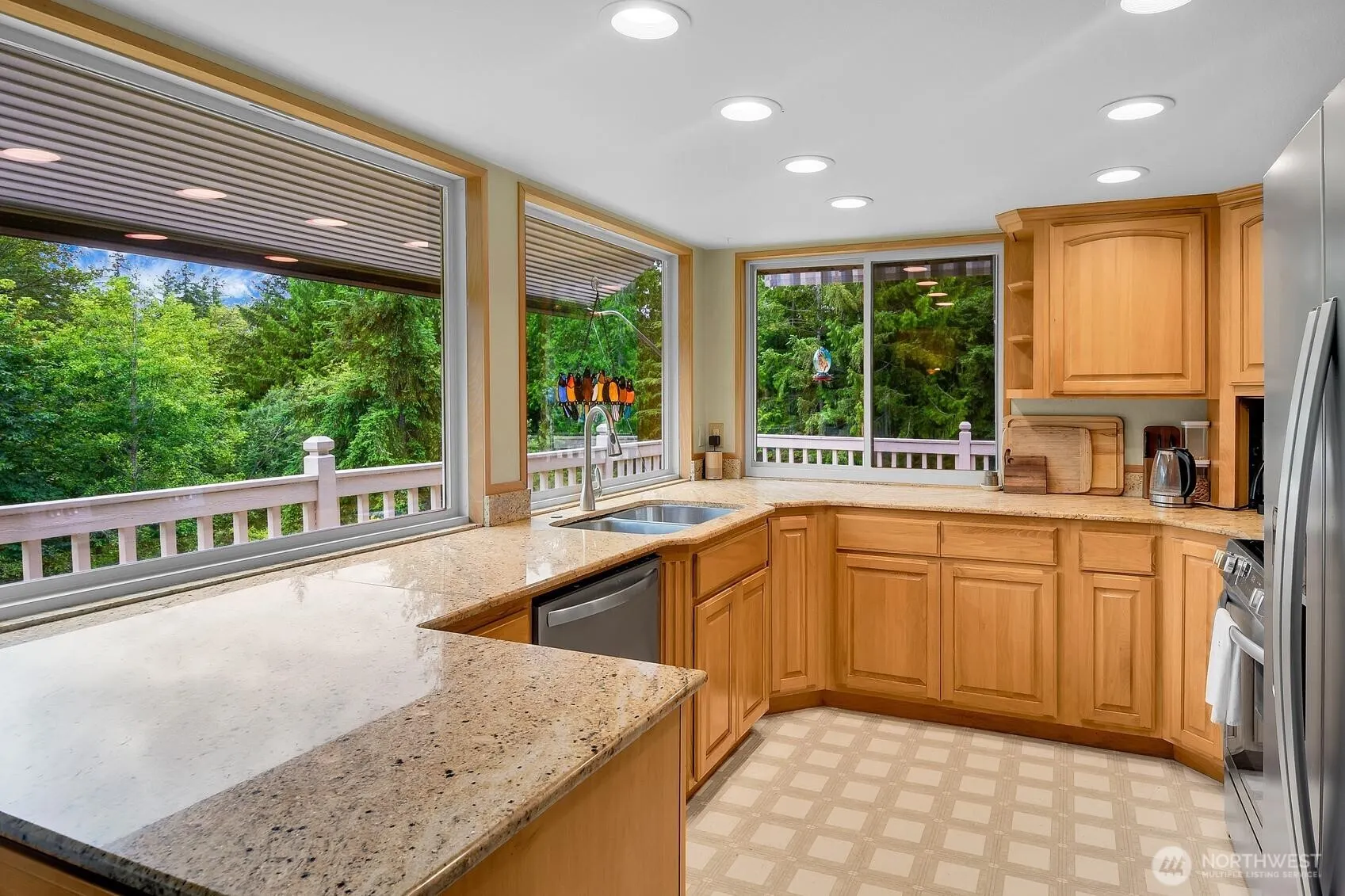 24520 SE 24th Street , Sammamish, WA 98075-9704