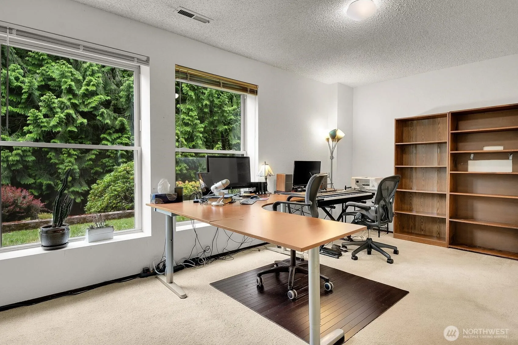 24520 SE 24th Street , Sammamish, WA 98075-9704