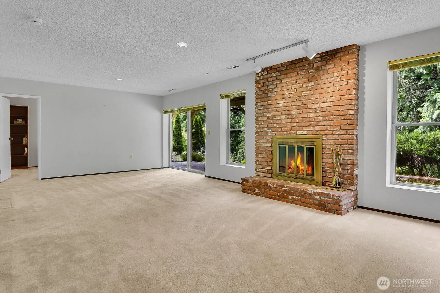 24520 SE 24th Street , Sammamish, WA 98075-9704