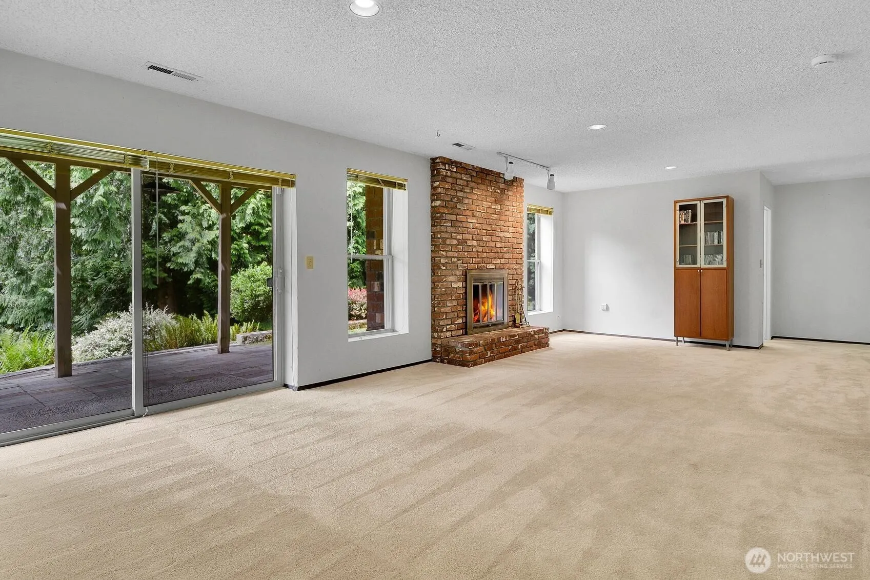 24520 SE 24th Street , Sammamish, WA 98075-9704