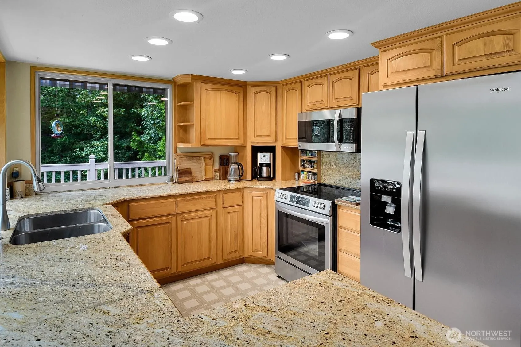 24520 SE 24th Street , Sammamish, WA 98075-9704