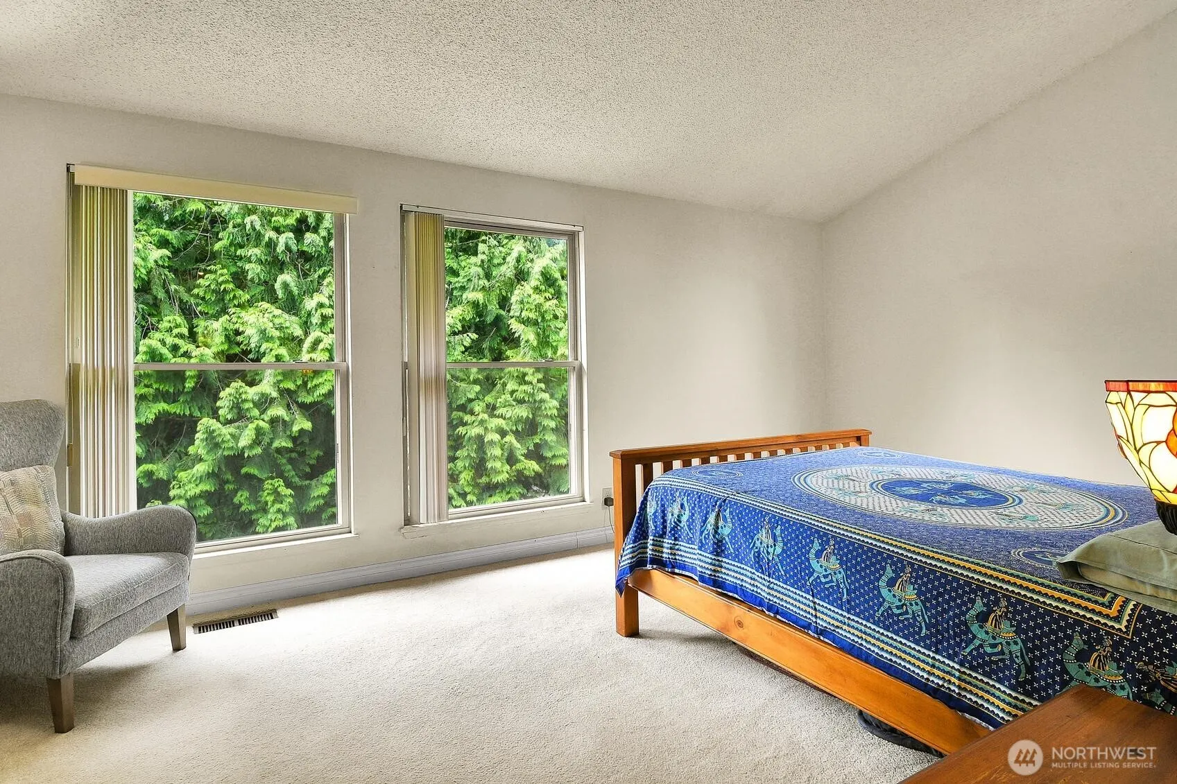 24520 SE 24th Street , Sammamish, WA 98075-9704