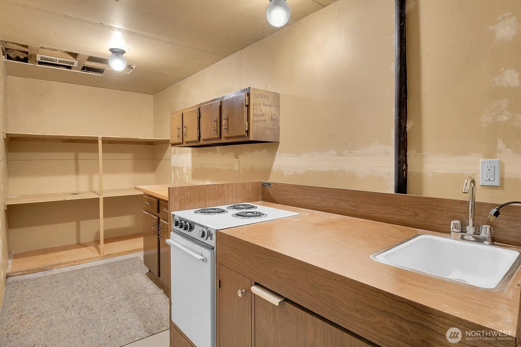 24520 SE 24th Street , Sammamish, WA 98075-9704