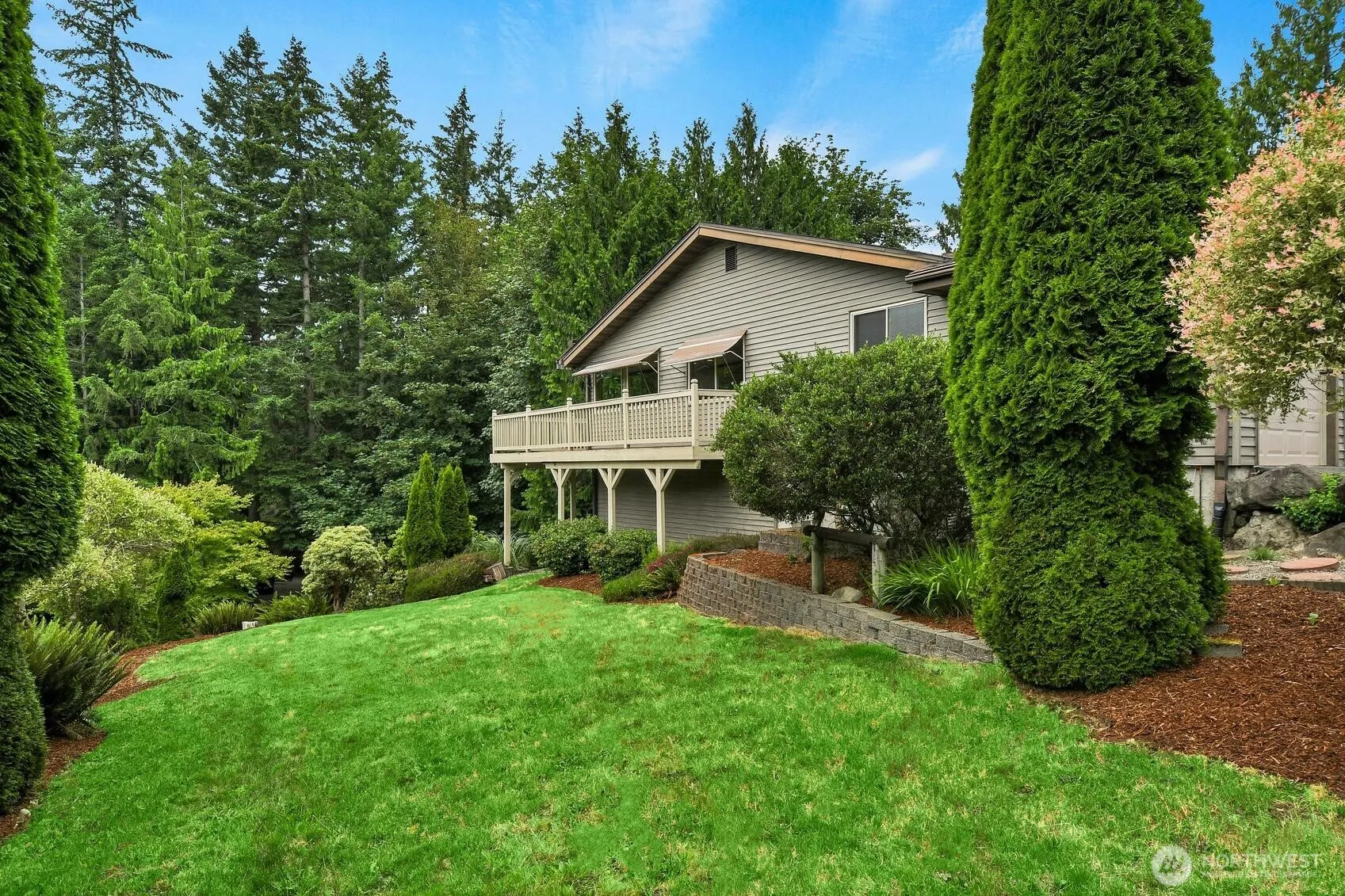 24520 SE 24th Street , Sammamish, WA 98075-9704