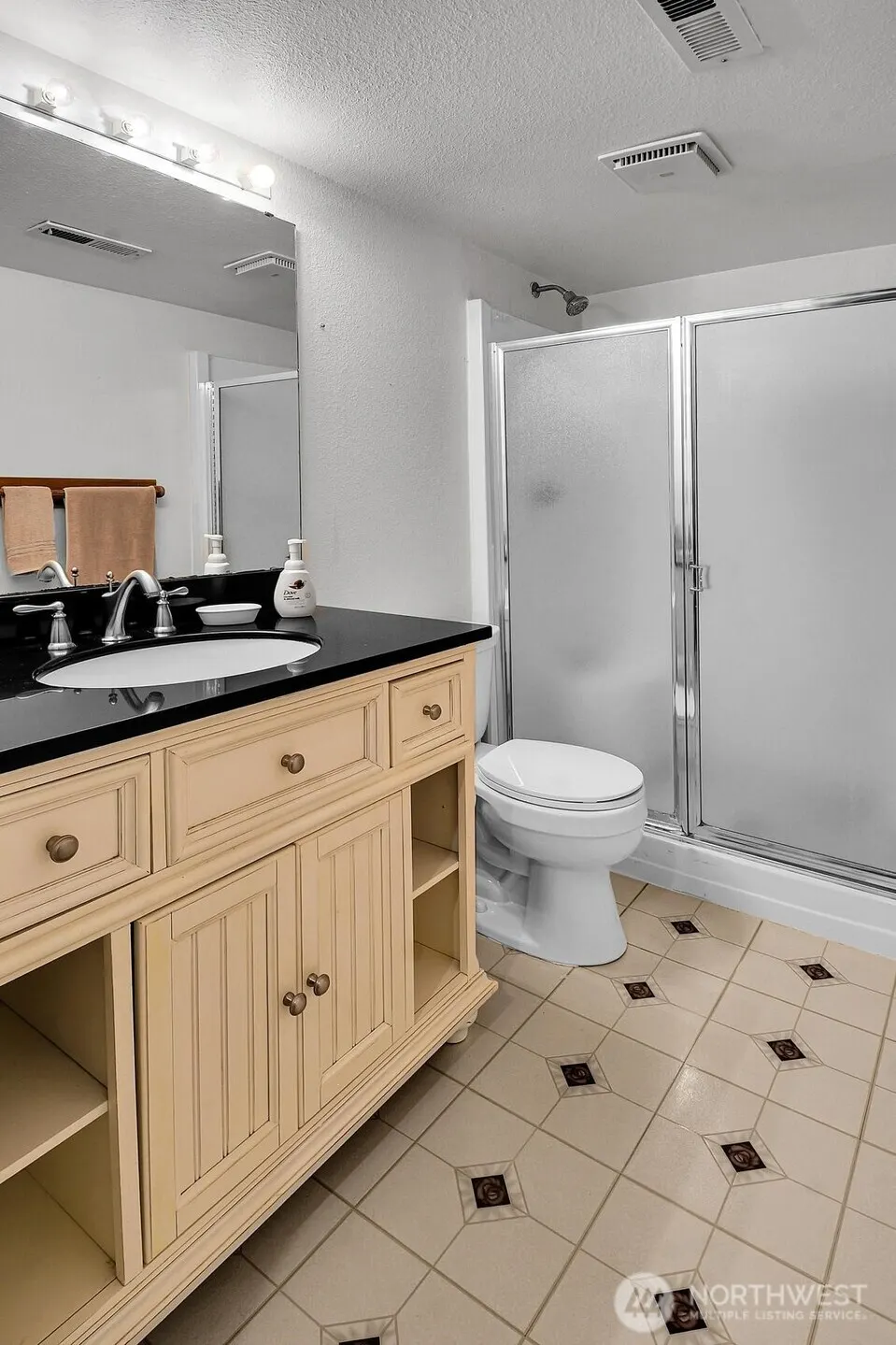 24520 SE 24th Street , Sammamish, WA 98075-9704