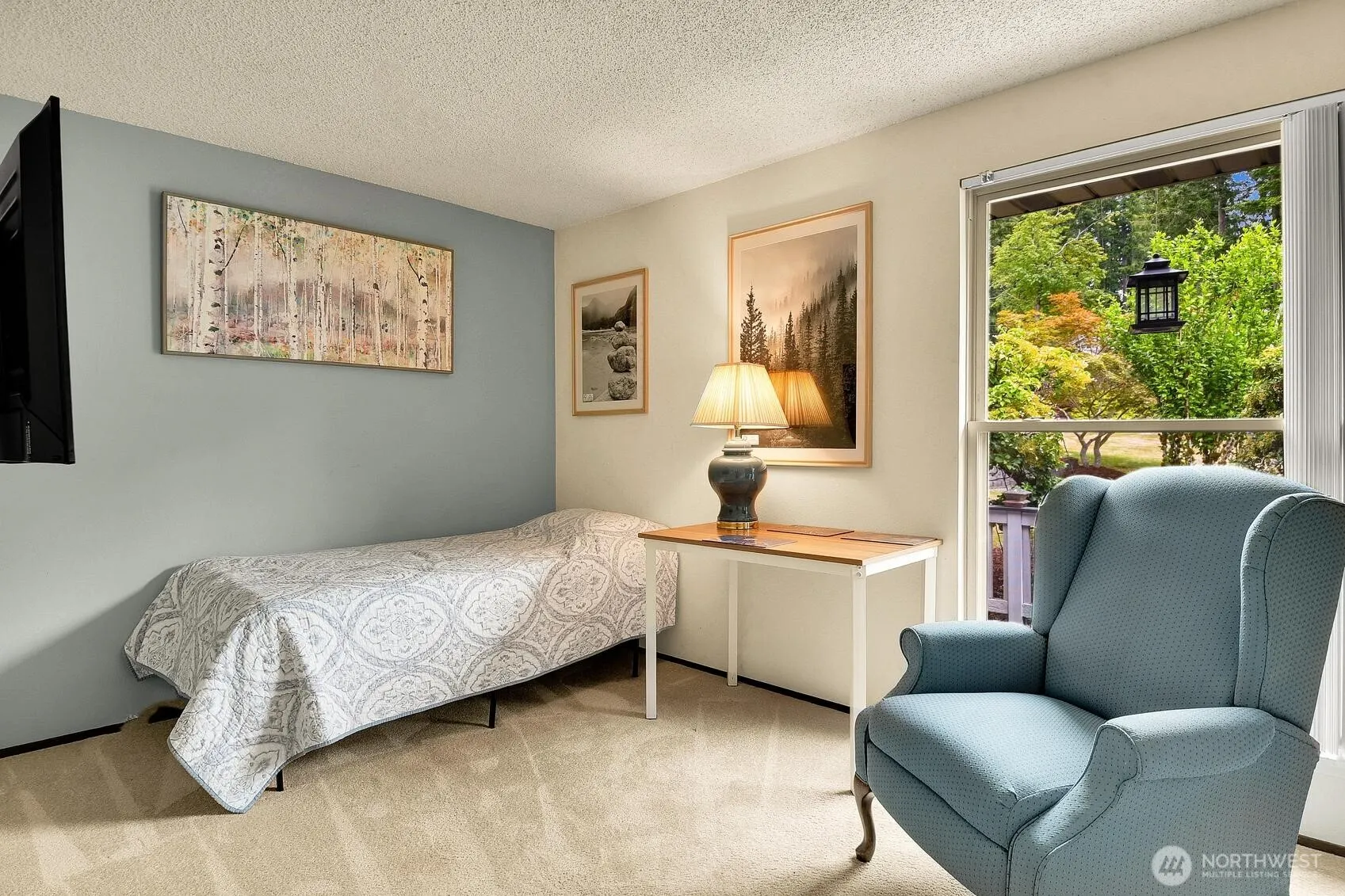 24520 SE 24th Street , Sammamish, WA 98075-9704