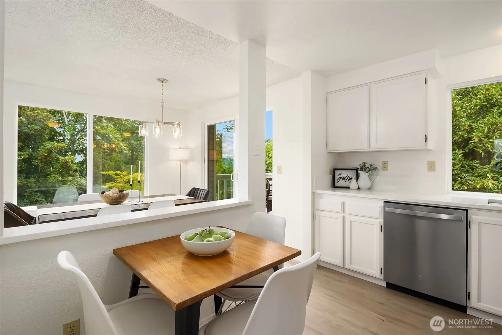 21006 NE 18th Place , Sammamish, WA 98074