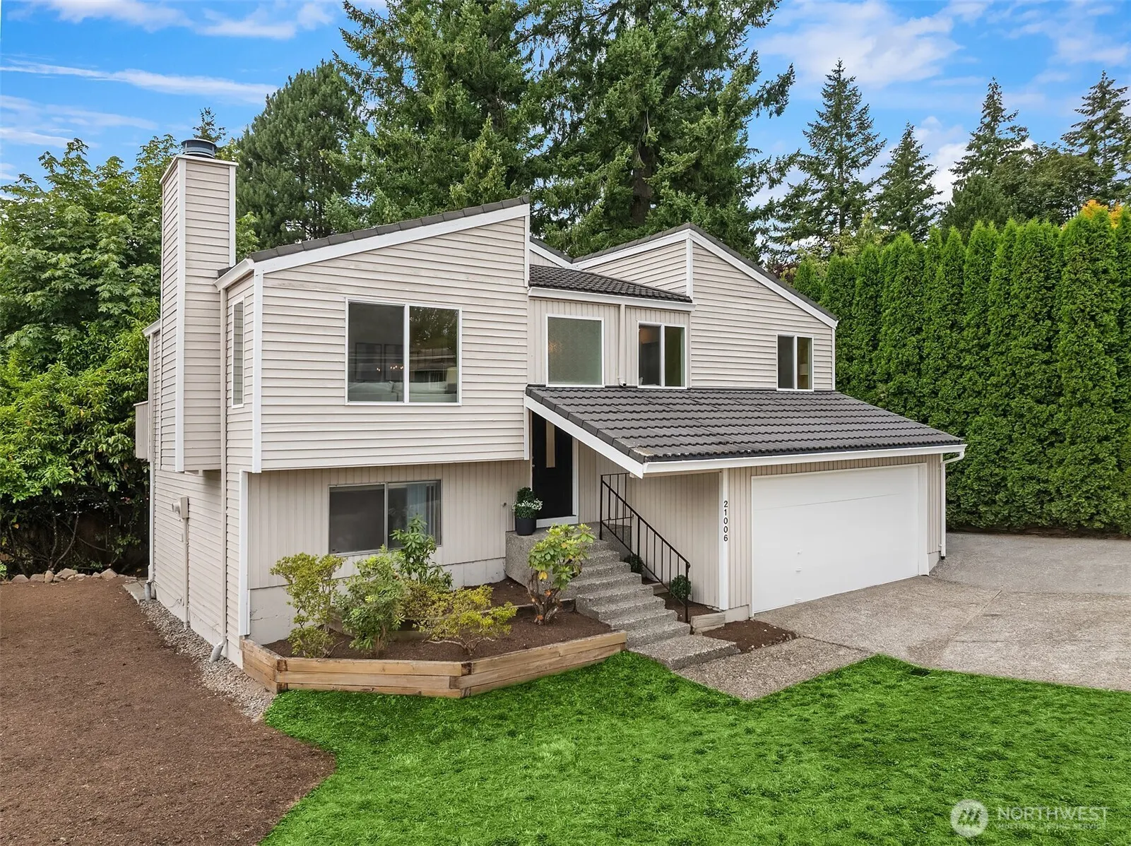 21006 NE 18th Place , Sammamish, WA 98074