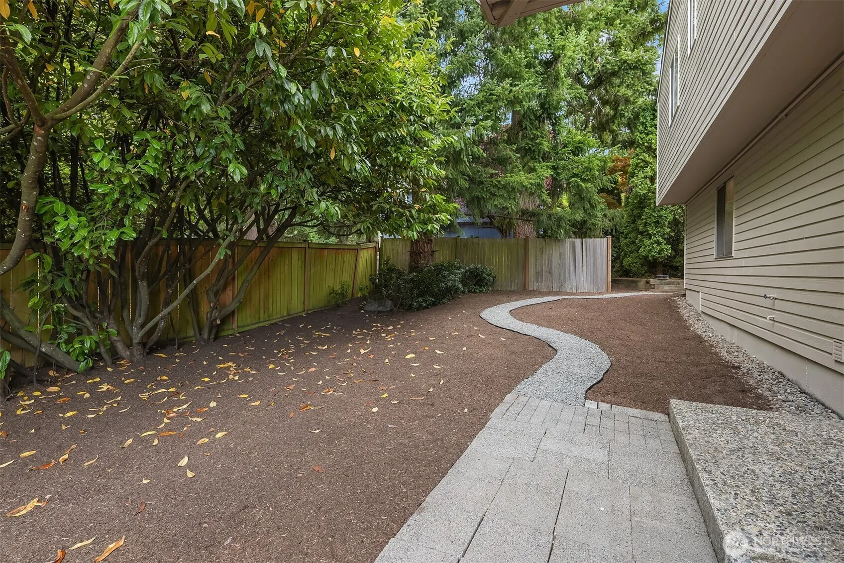 21006 NE 18th Place , Sammamish, WA 98074