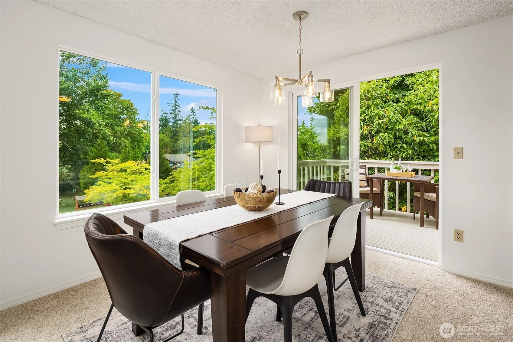 21006 NE 18th Place , Sammamish, WA 98074