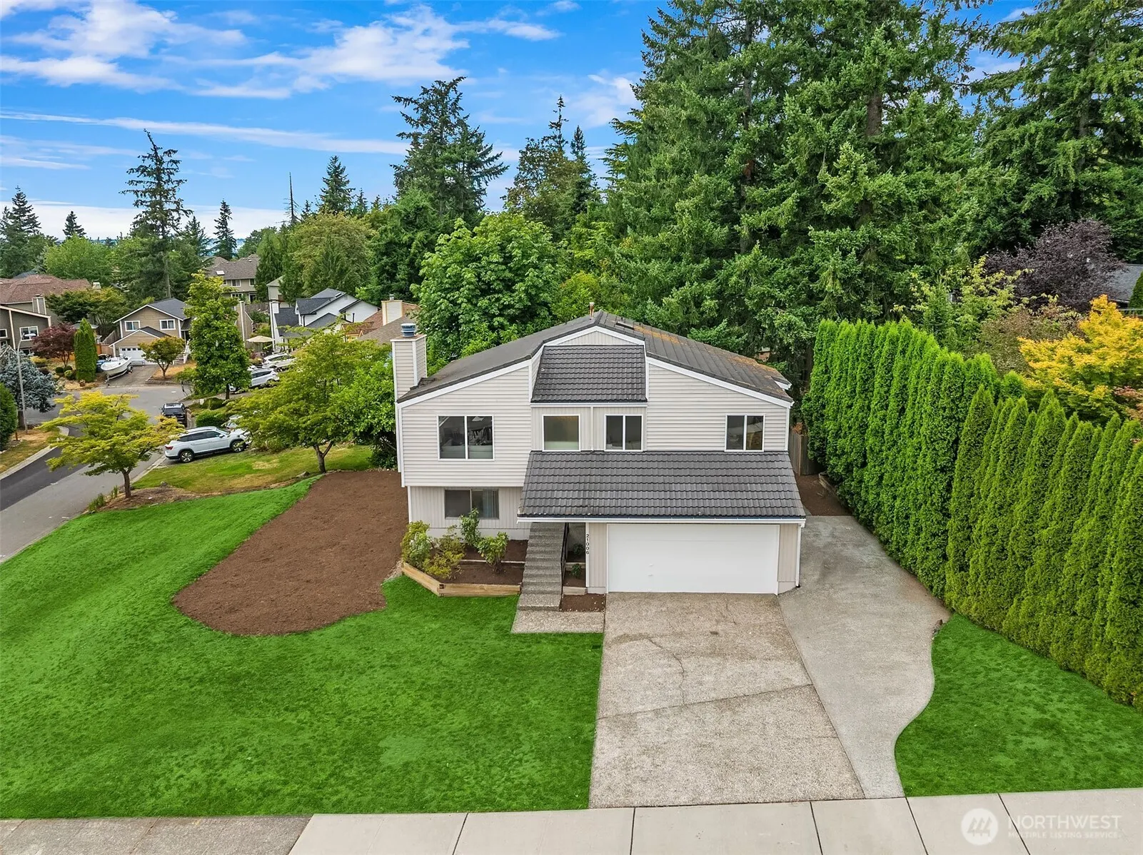 21006 NE 18th Place , Sammamish, WA 98074