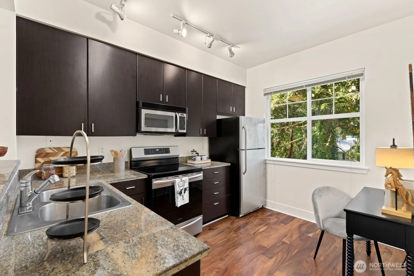 16418 NE 91st Street #105, Redmond, WA 98052