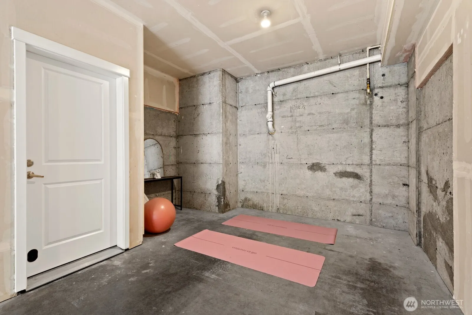 16418 NE 91st Street #105, Redmond, WA 98052