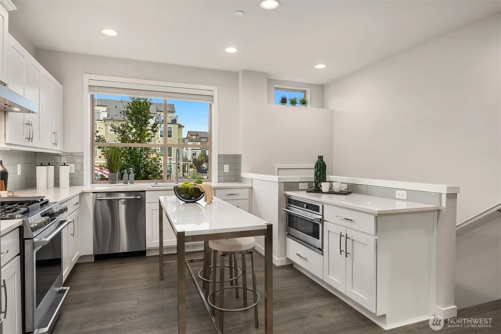 1053 6th Walk NE, Issaquah, WA 98029