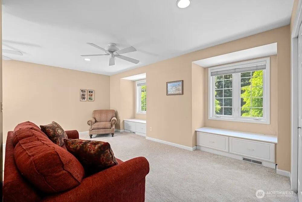 19710 222nd Avenue NE, Woodinville, WA 98077
