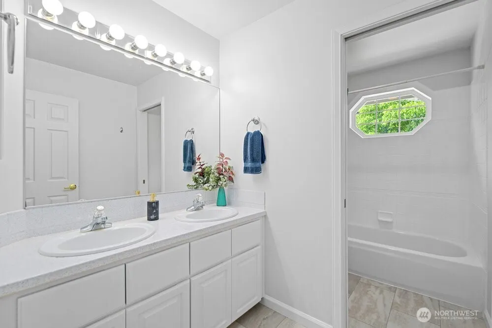 19710 222nd Avenue NE, Woodinville, WA 98077
