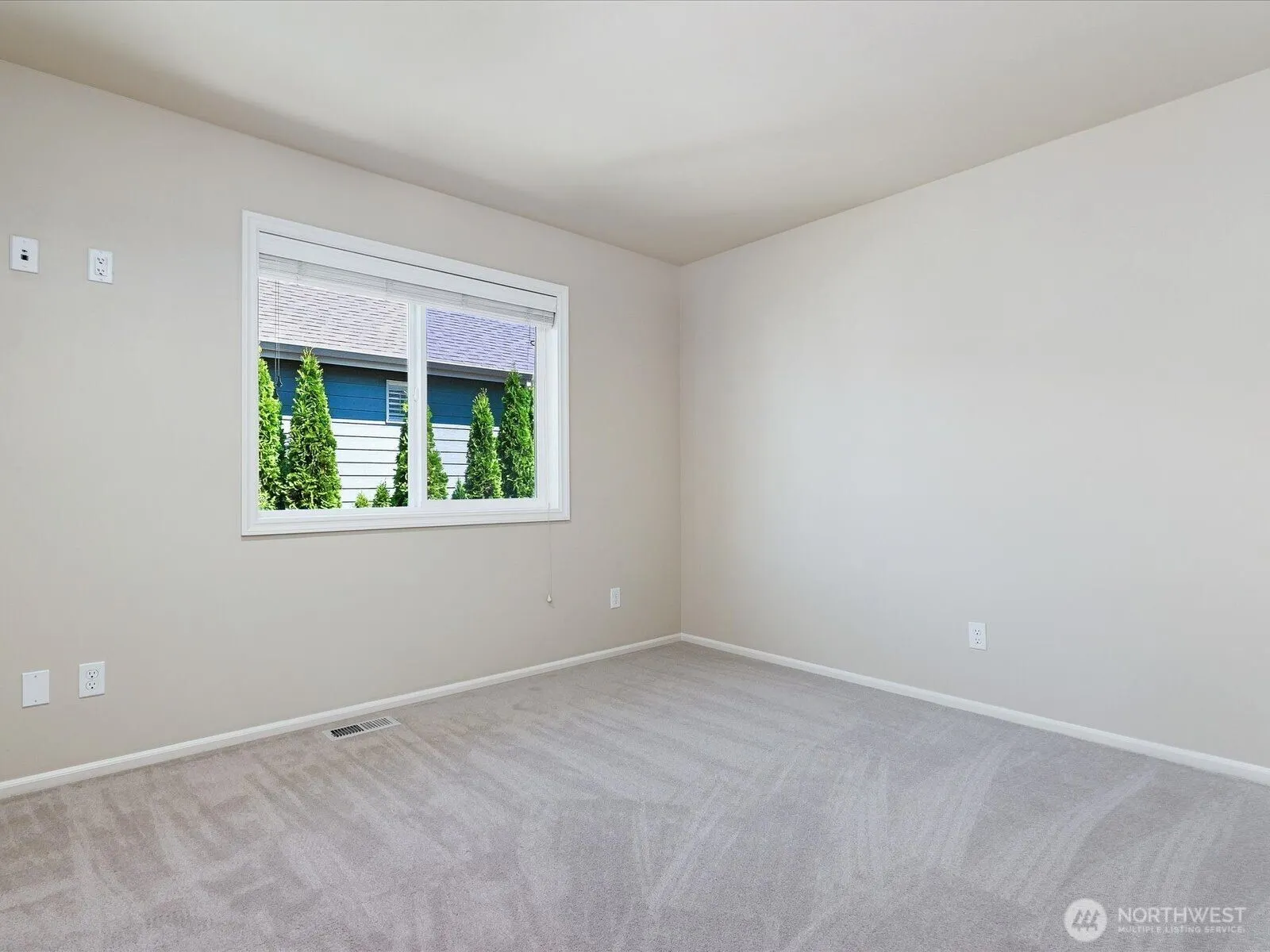 2058 211th Place SE, Sammamish, WA 98075