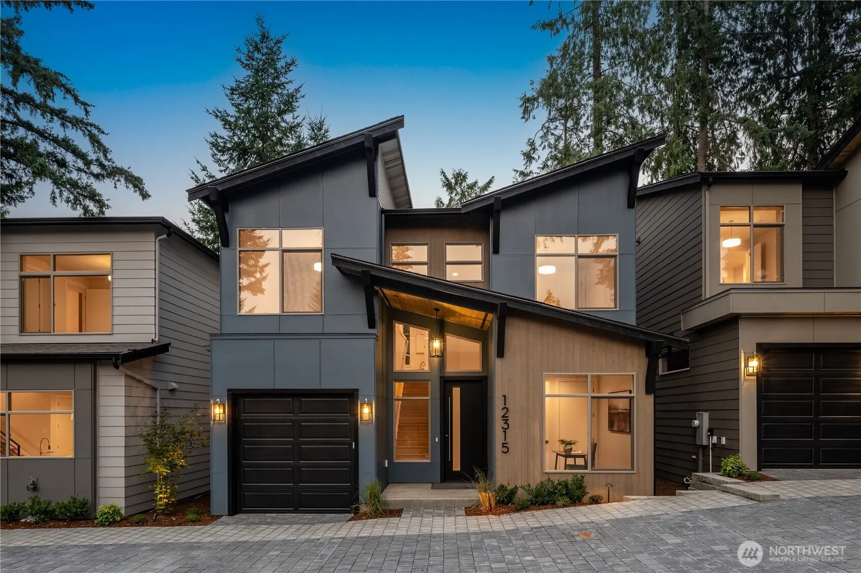 12315 NE 70th Lane , Kirkland, WA 98033
