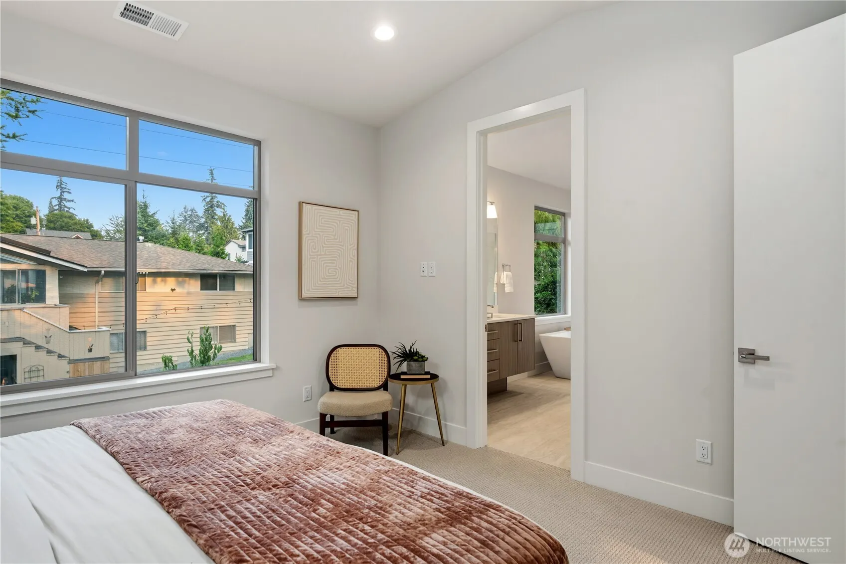 12315 NE 70th Lane , Kirkland, WA 98033
