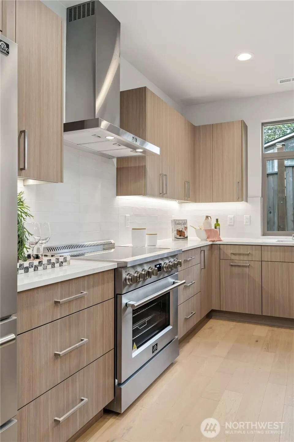 12315 NE 70th Lane , Kirkland, WA 98033