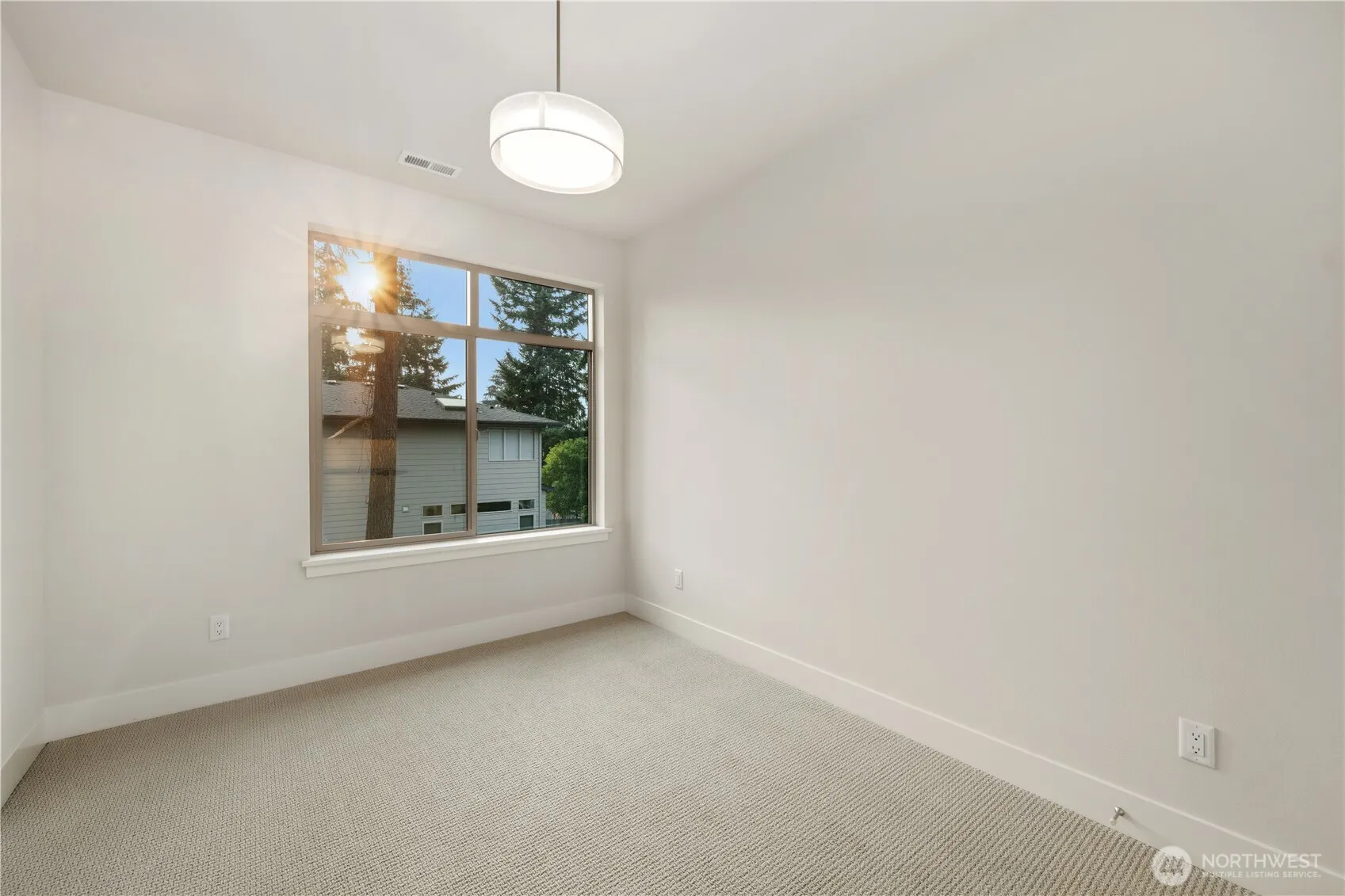 12315 NE 70th Lane , Kirkland, WA 98033
