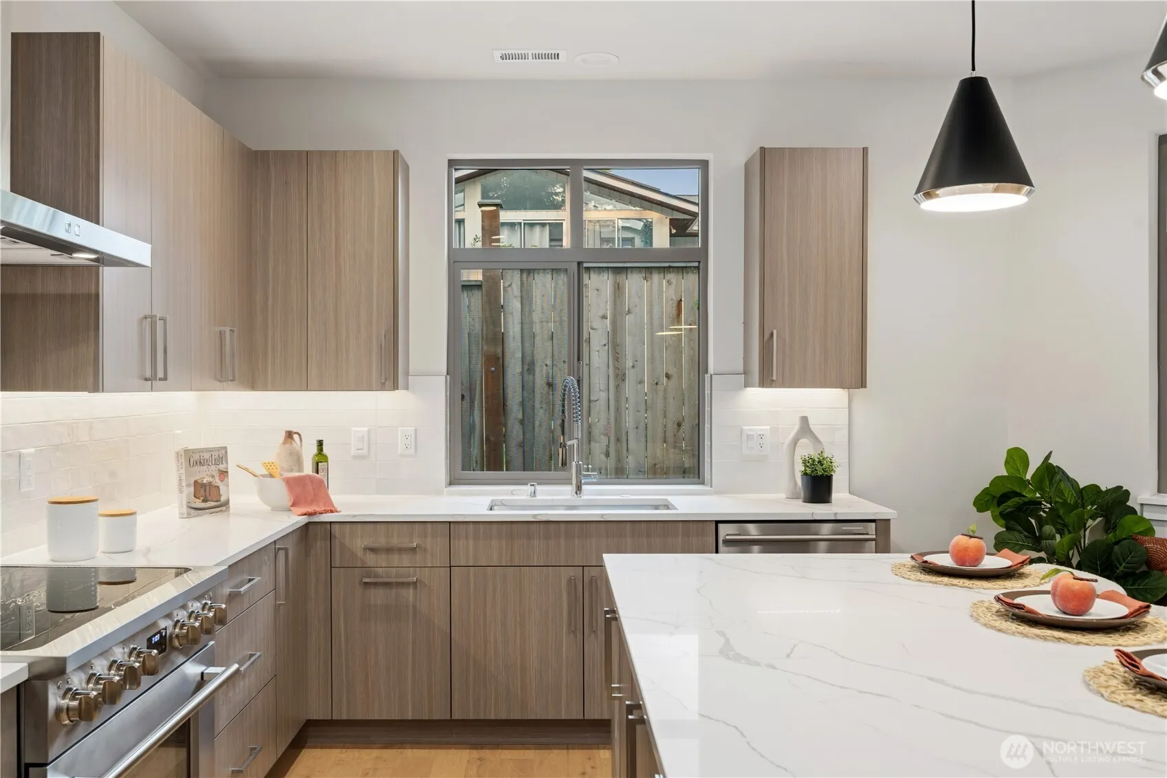 12315 NE 70th Lane , Kirkland, WA 98033