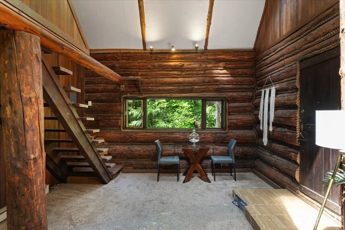 25525 SE Tiger Mountain Road , Issaquah, WA 98027