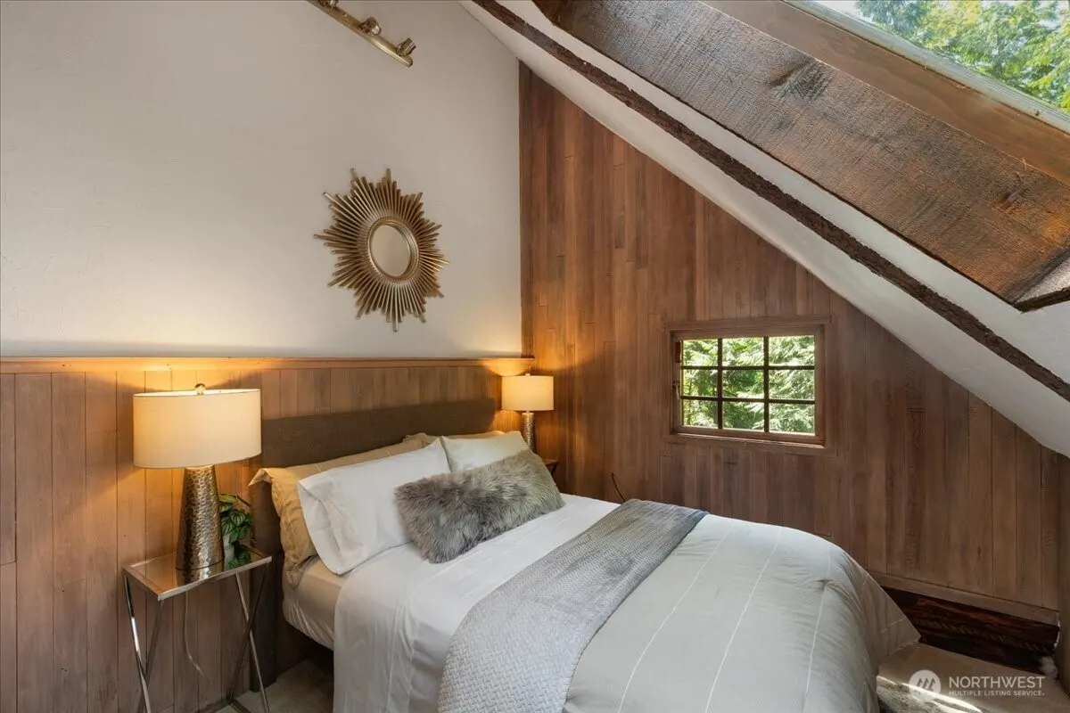 25525 SE Tiger Mountain Road , Issaquah, WA 98027