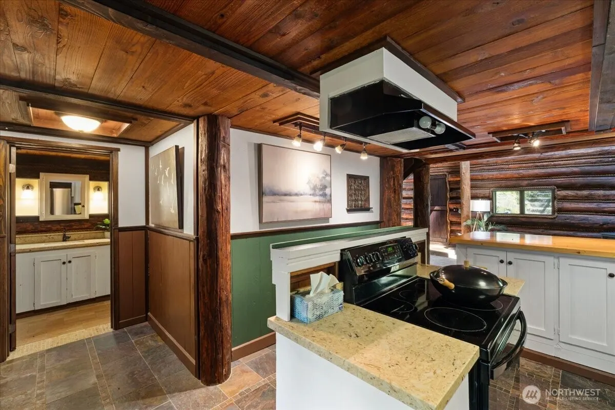 25525 SE Tiger Mountain Road , Issaquah, WA 98027