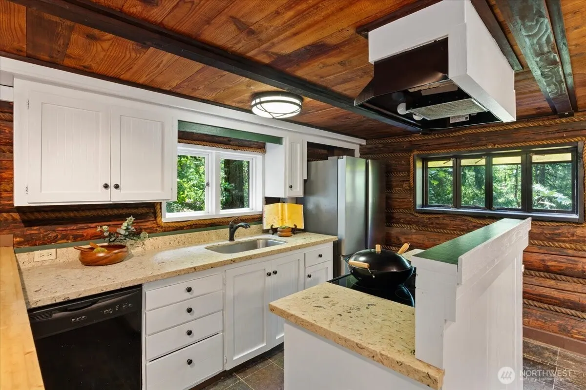 25525 SE Tiger Mountain Road , Issaquah, WA 98027