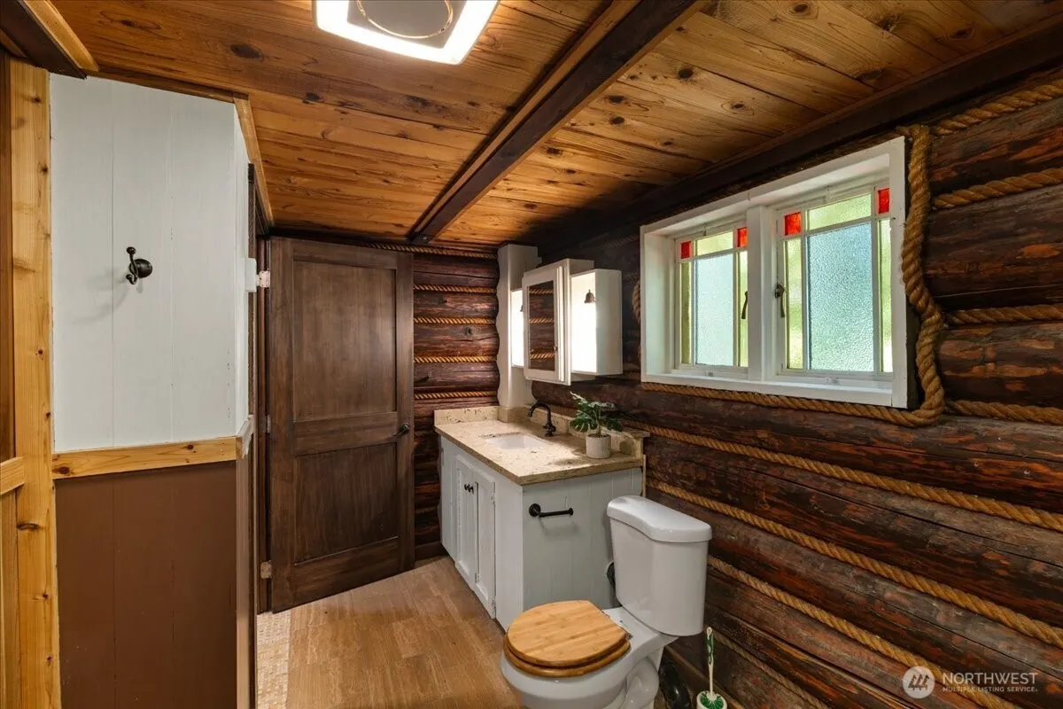 25525 SE Tiger Mountain Road , Issaquah, WA 98027