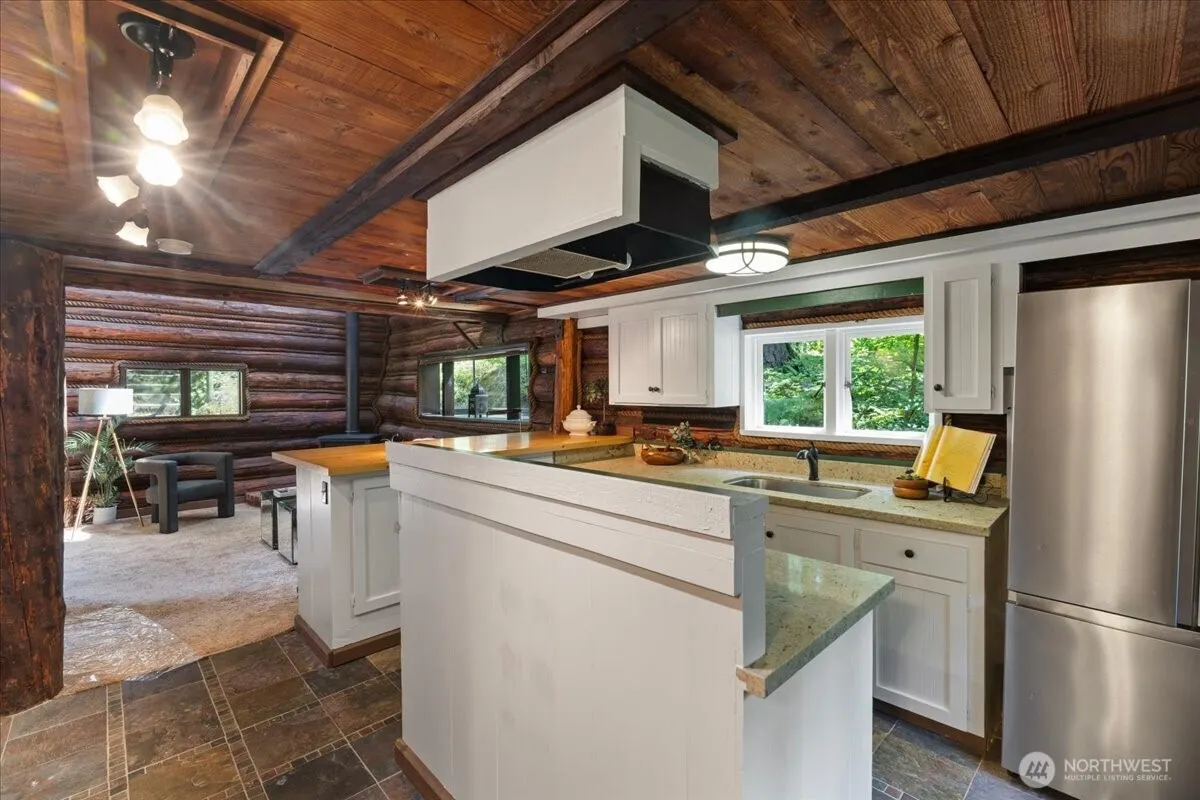 25525 SE Tiger Mountain Road , Issaquah, WA 98027