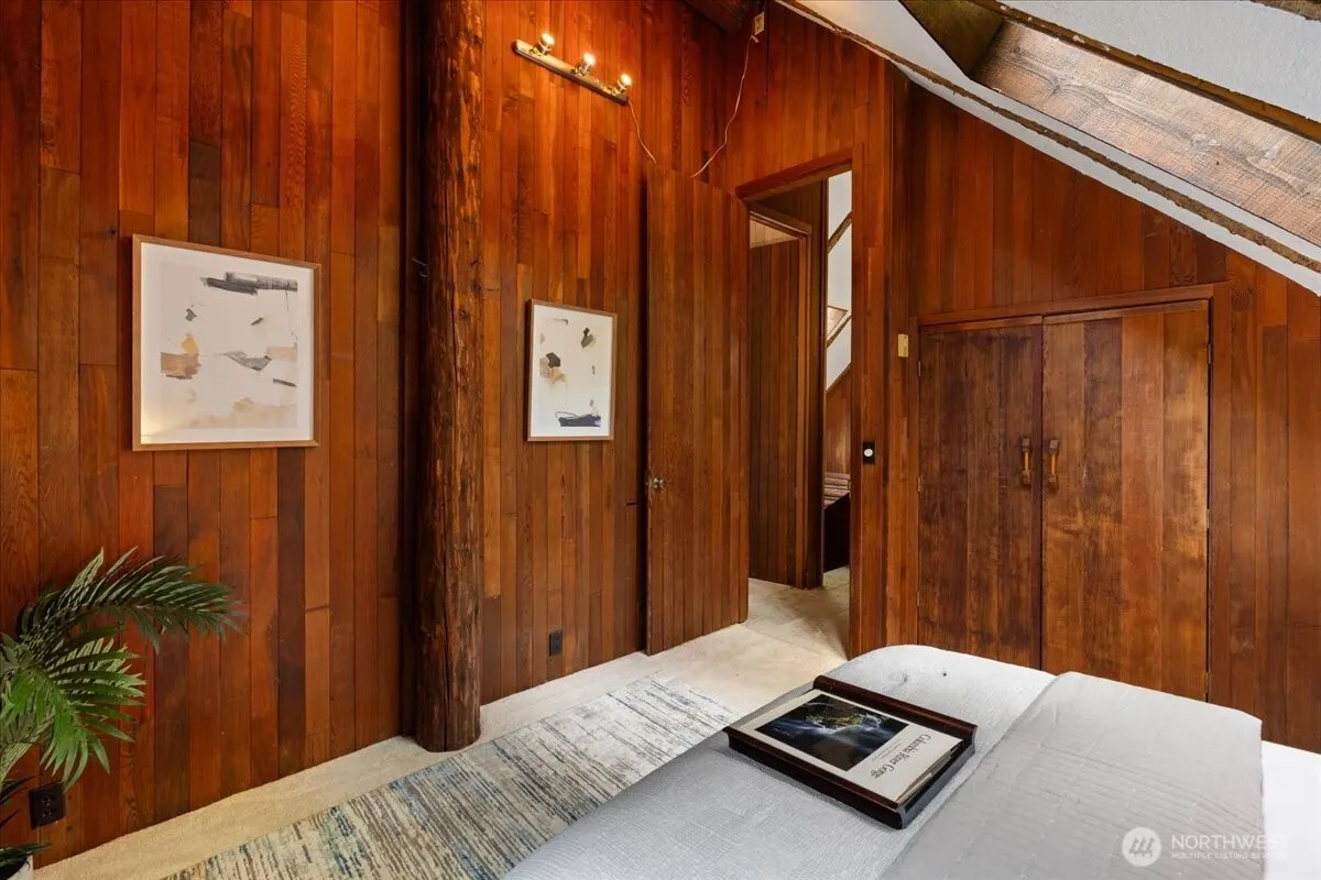 25525 SE Tiger Mountain Road , Issaquah, WA 98027