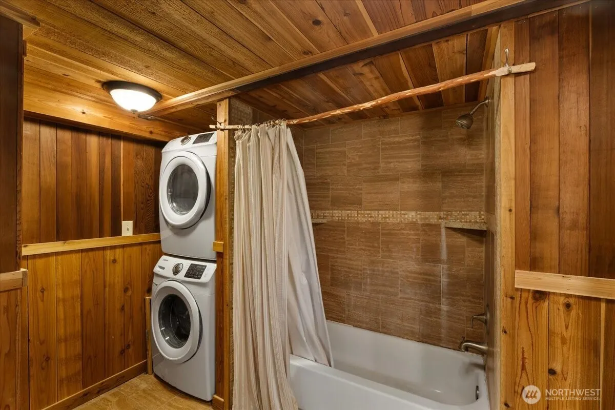 25525 SE Tiger Mountain Road , Issaquah, WA 98027