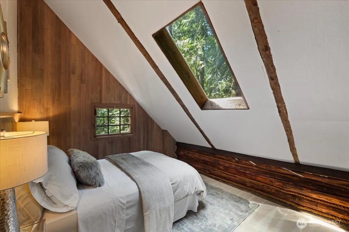 25525 SE Tiger Mountain Road , Issaquah, WA 98027