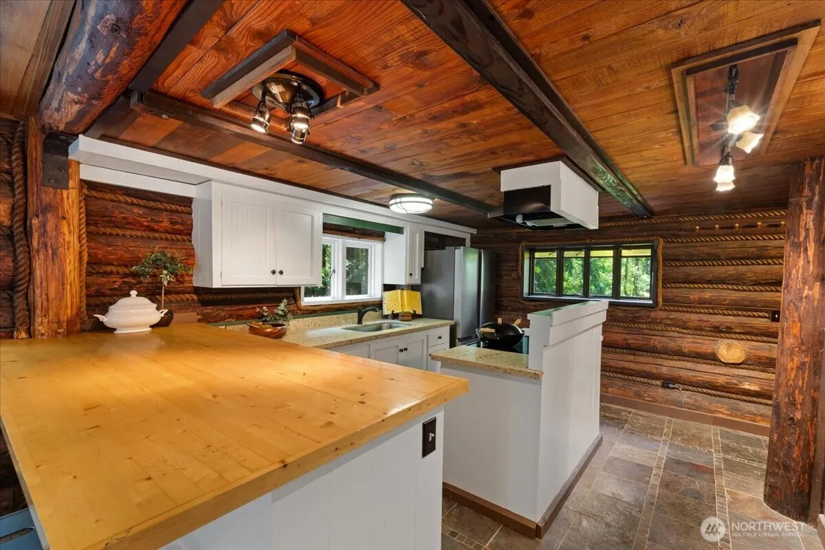 25525 SE Tiger Mountain Road , Issaquah, WA 98027