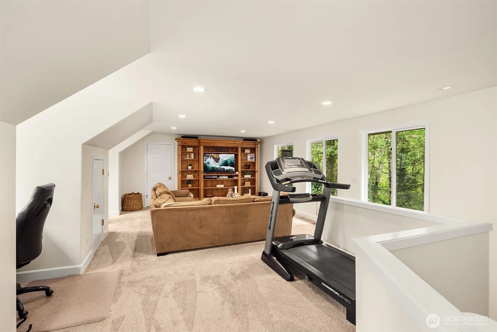 14214 216th Avenue NE, Woodinville, WA 98077