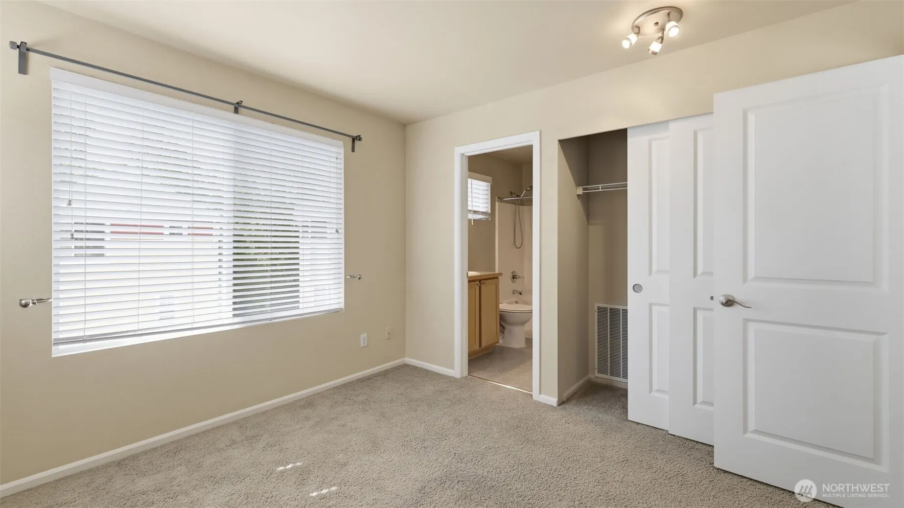 515 225th Place NE #33, Sammamish, WA 98074