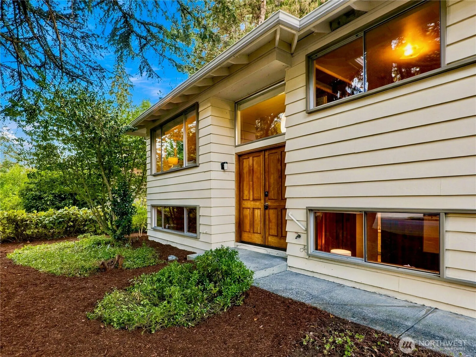 12231 95th Place NE, Kirkland, WA 98034