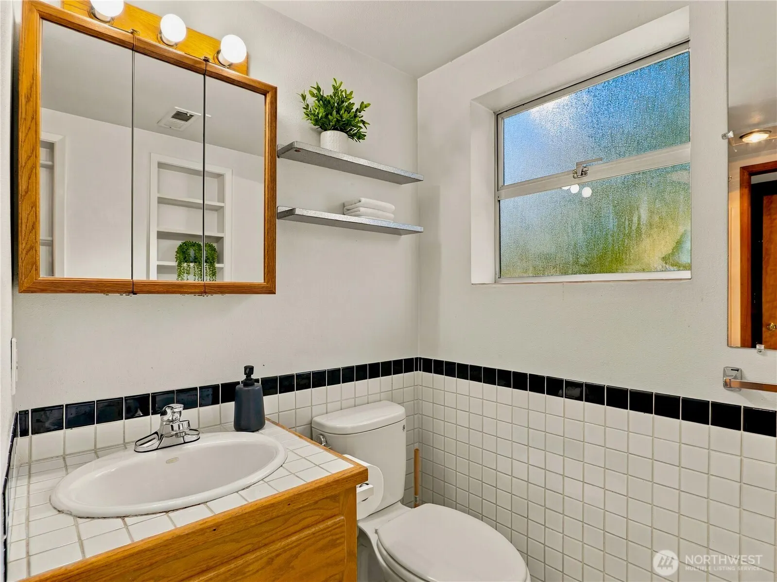 12231 95th Place NE, Kirkland, WA 98034