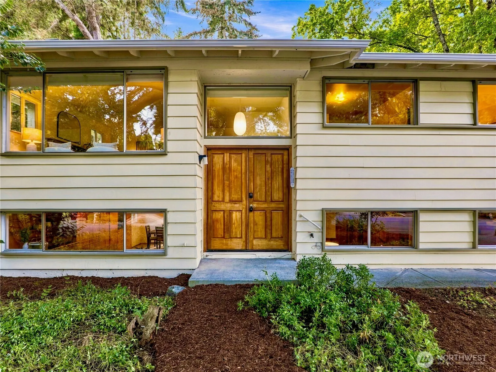 12231 95th Place NE, Kirkland, WA 98034