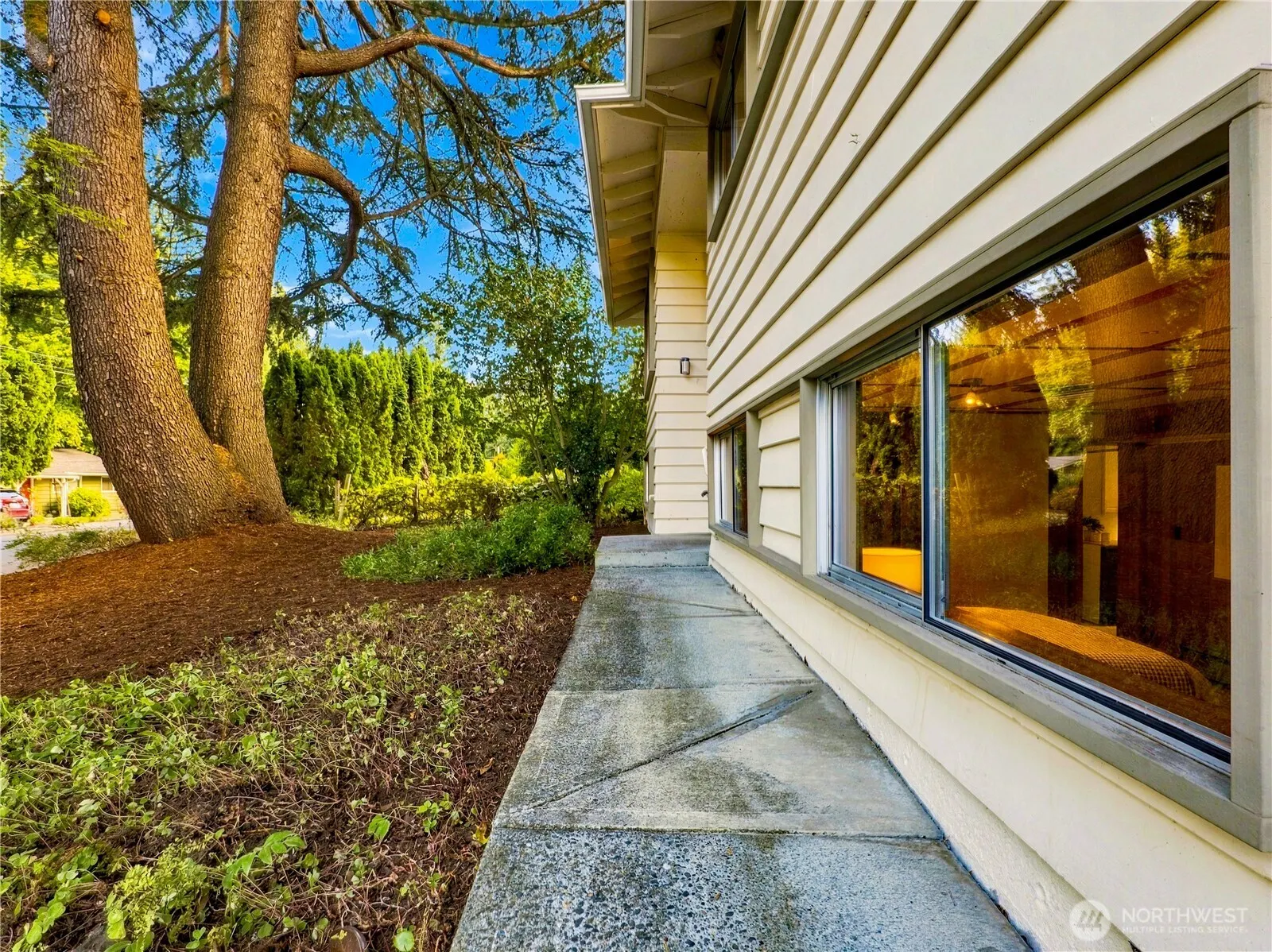 12231 95th Place NE, Kirkland, WA 98034