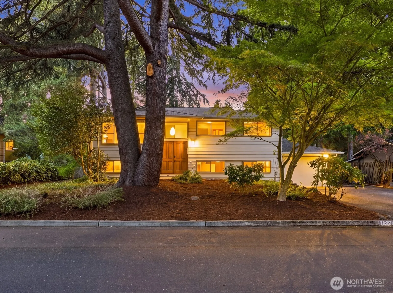 12231 95th Place NE, Kirkland, WA 98034