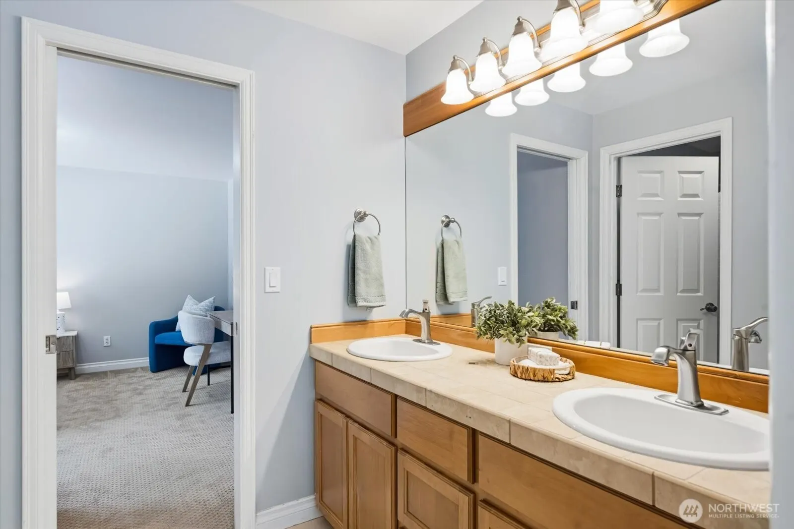 27225 SE 13th Place , Sammamish, WA 98075