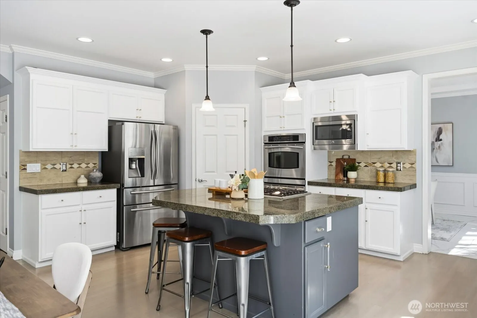 27225 SE 13th Place , Sammamish, WA 98075