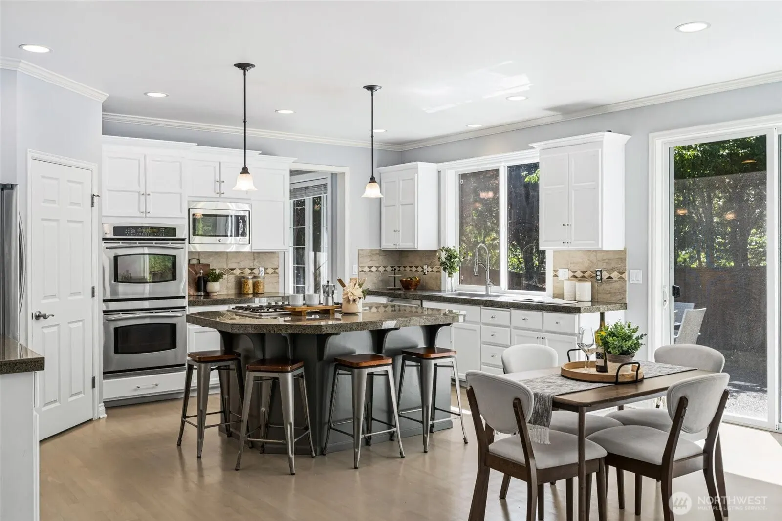 27225 SE 13th Place , Sammamish, WA 98075