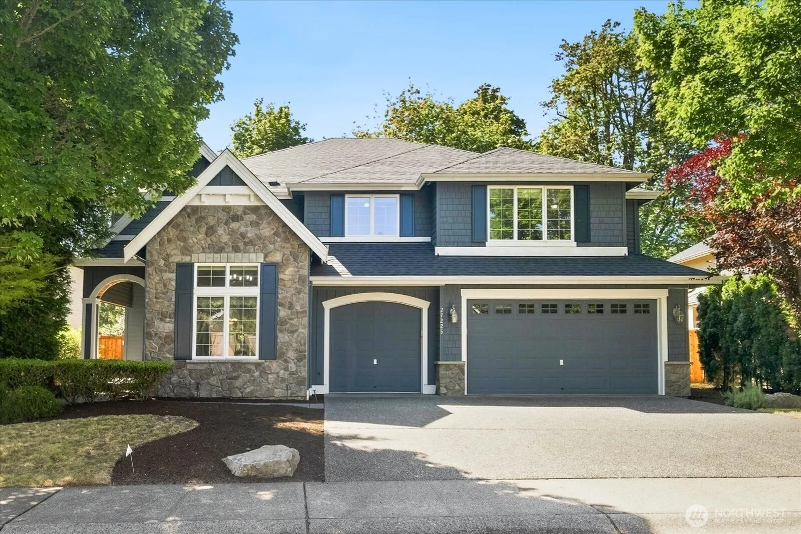 27225 SE 13th Place , Sammamish, WA 98075