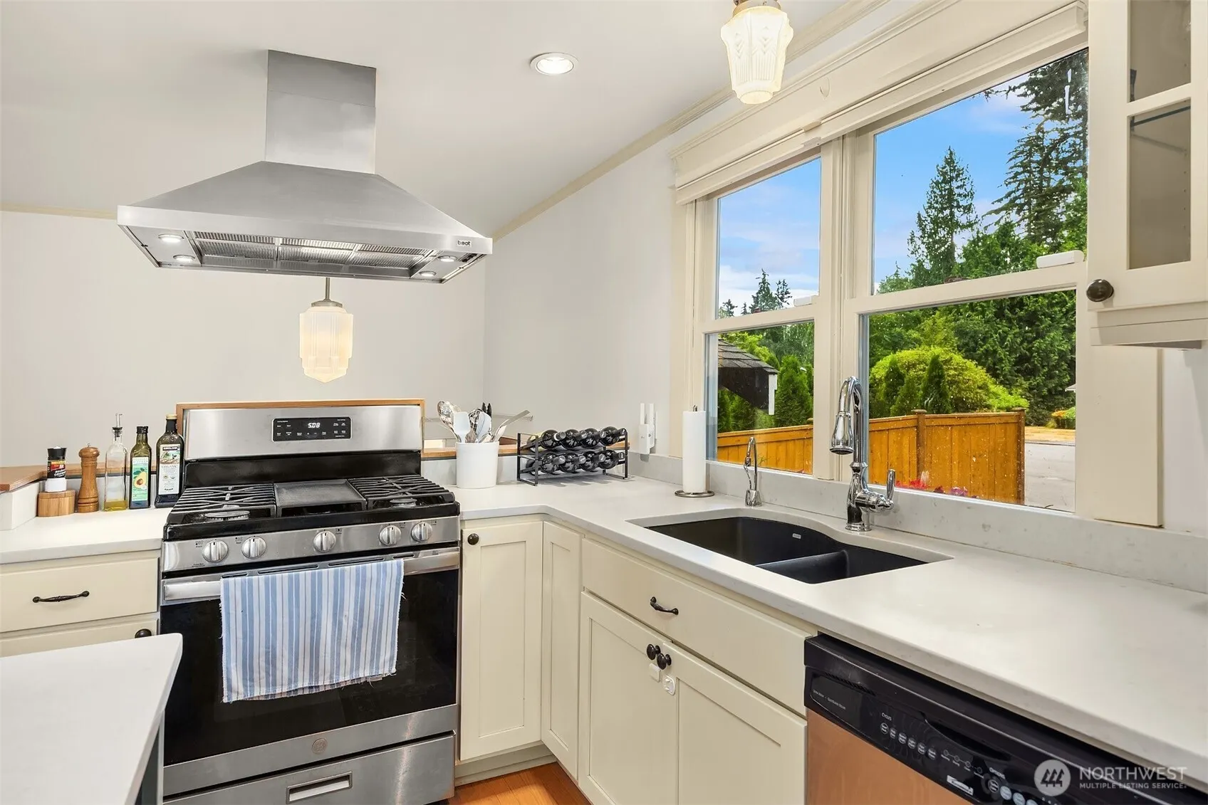 13525 NE 188th Place , Woodinville, WA 98072