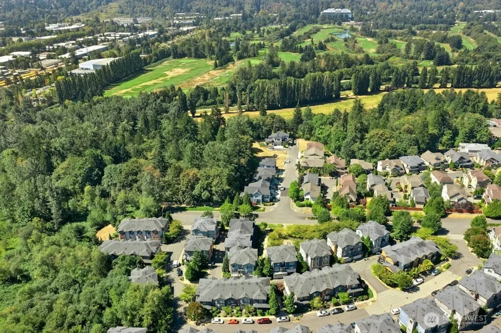 10372 156th Place NE #101, Redmond, WA 98052
